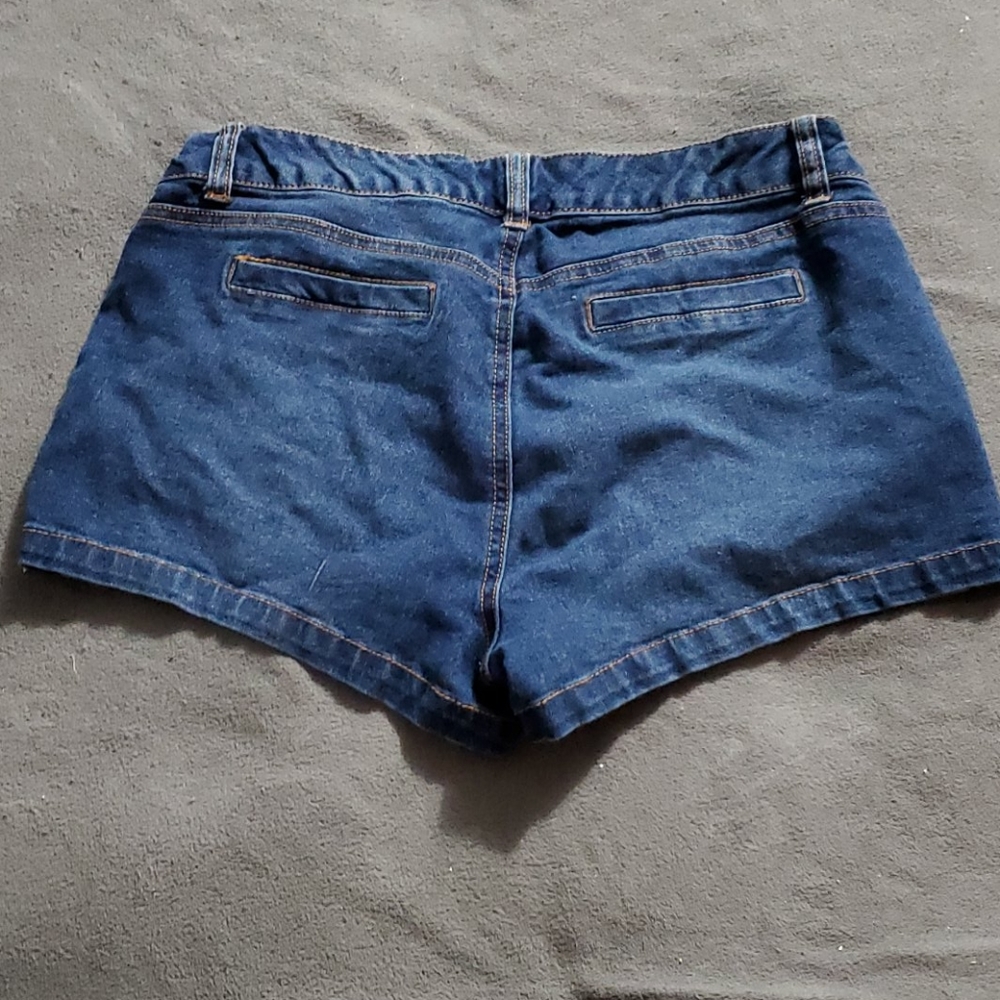 Denim shorts - Picture 2 of 2